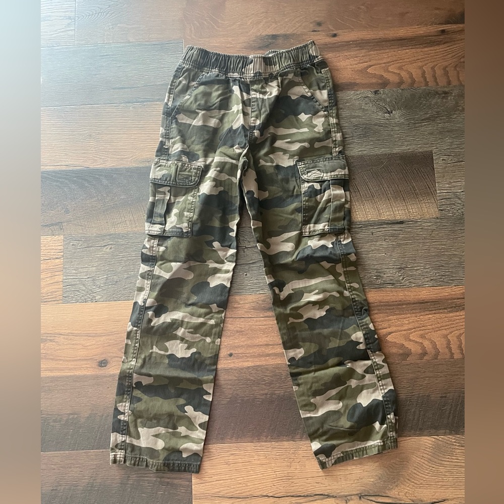 Boys size 14 camouflage cargo pant